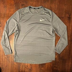 Nike Running Men's Gray Long Sleeve Shirt